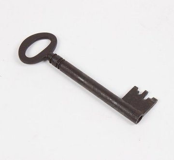 Picture of an old iron key.